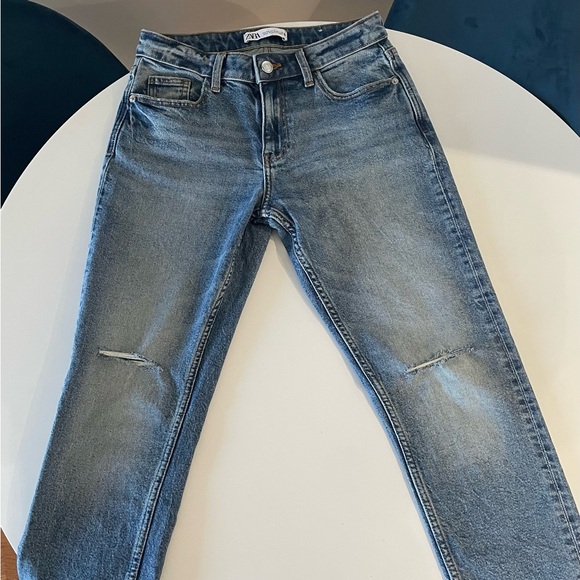 Zara Low Rise Relaxed Fit Jeans (US Size 2) - Picture 4 of 5